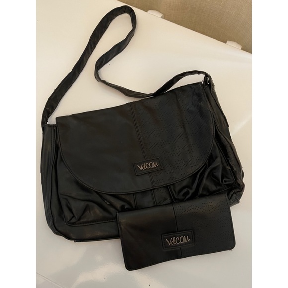 Volcom Handbags - 🎁 FREE w/Any $20+ Order Volcom Purse w/Wallet